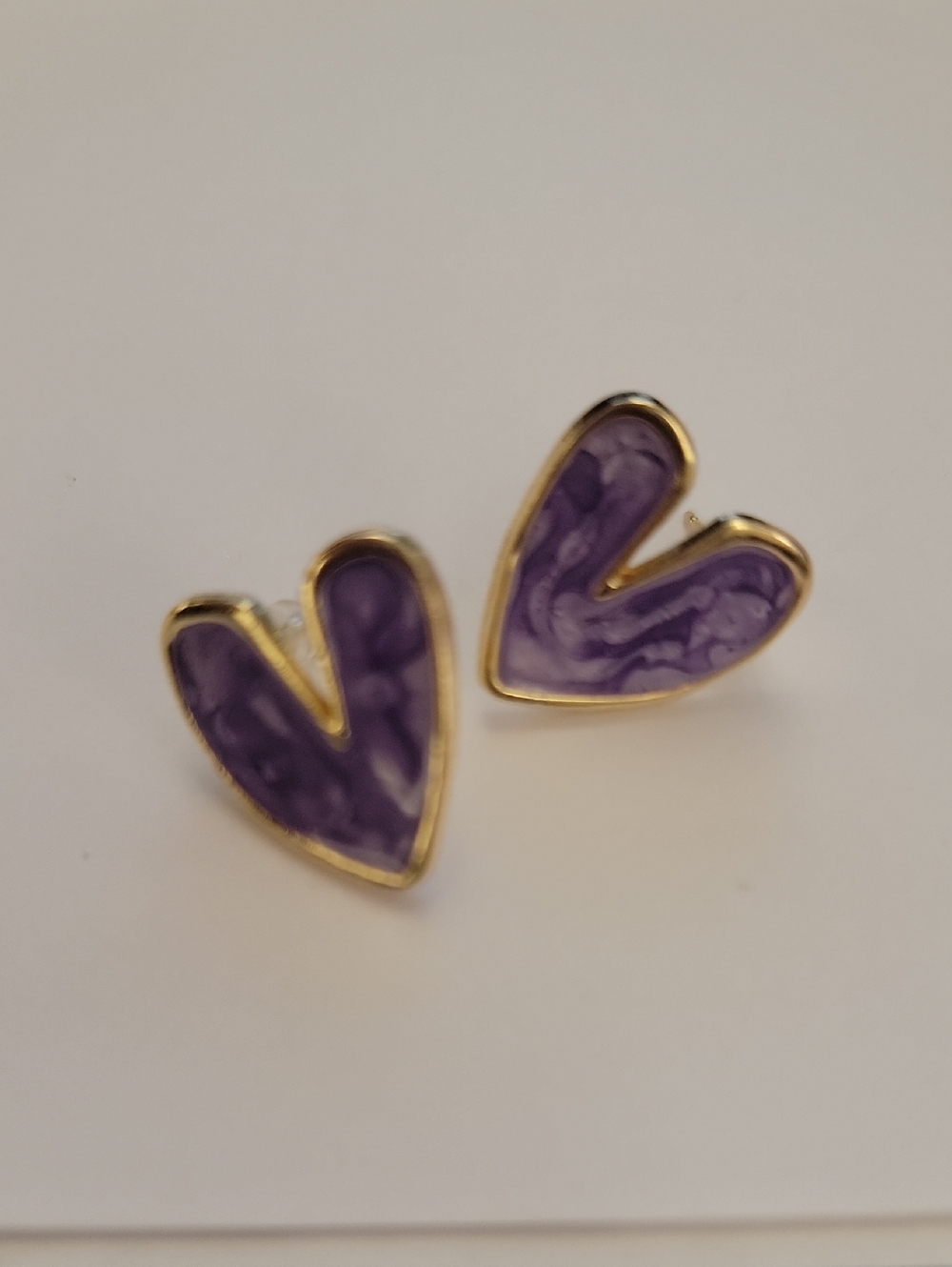 Gold-Trim Purple Heart V-Shape Stud Earrings